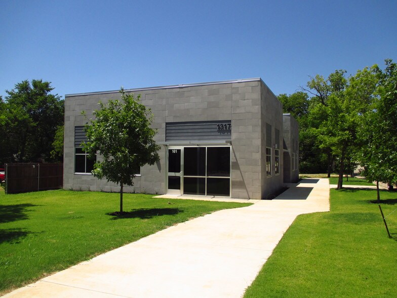 More Photos Of 1409 E McKinney St, Denton Office Residential For Sale