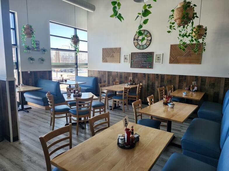 More Photos Of 2506 N Randall Rd, Elgin General Retail For Lease