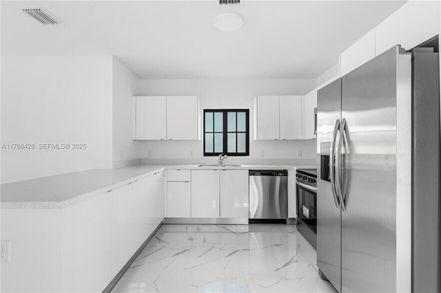 More Photos Of 634 NW 7th St, Florida City Apartments For Sale