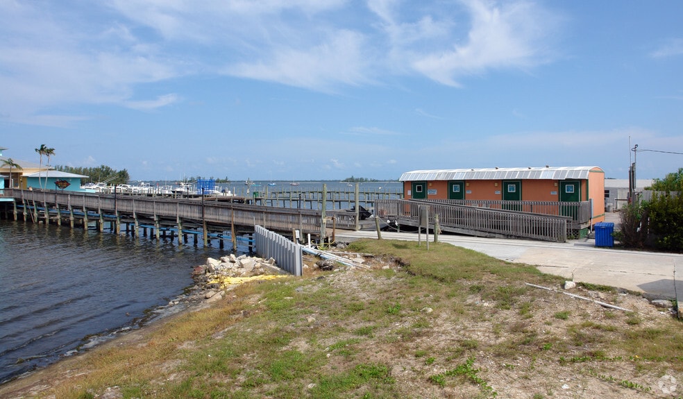 More Photos Of 1664 Indian River Dr, Sebastian Restaurant For Lease