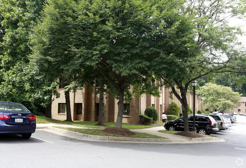 More Photos Of 5210-5216 Lyngate Ct, Burke Medical For Sale