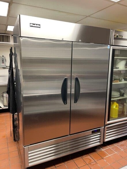 More Photos Of 828 Federal Rd, Brookfield Office For Lease