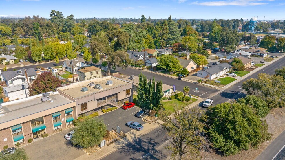 More Photos Of 1606 W Mineral King Ave, Visalia Office For Sale
