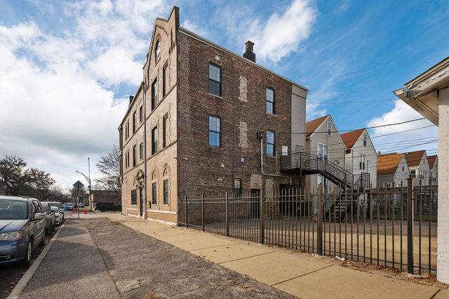 More Photos Of 3100 W 39th Pl, Chicago Multifamily For Sale