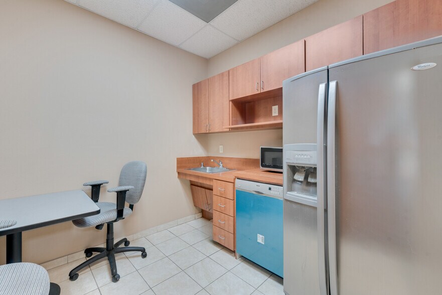 More Photos Of 7920 Preston Rd, Plano Medical For Sale