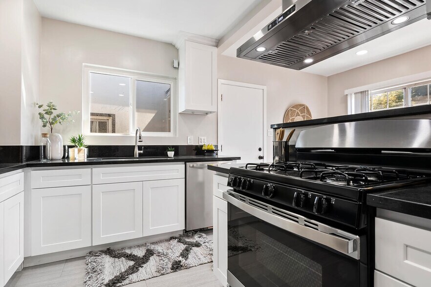More Photos Of 2201 Avon St, Los Angeles Multifamily For Sale