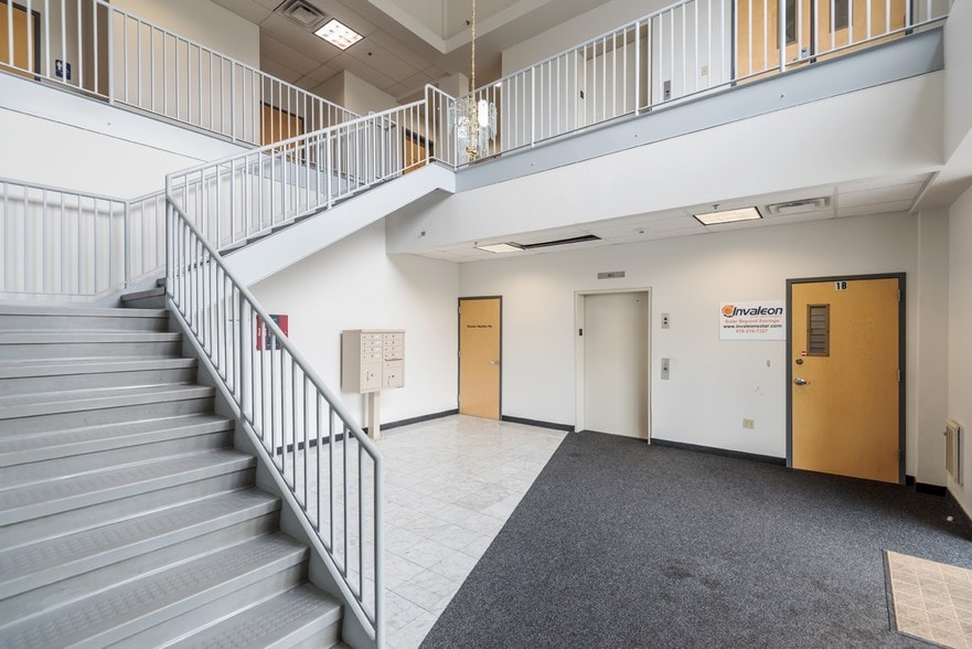 More Photos Of 26 Parkridge Rd, Haverhill Research And Development For Lease