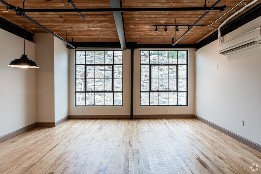 More Photos Of 58 Pomfret St, Putnam Apartments For Lease