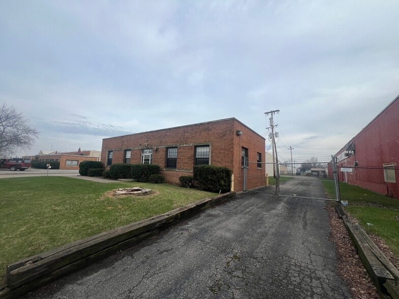 More Photos Of 1230 S Expressway Dr, Toledo Manufacturing For Sale