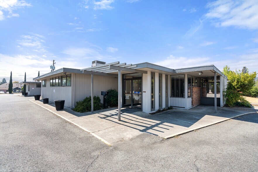 More Photos Of 125 NE Manzanita Ave, Grants Pass Medical For Sale