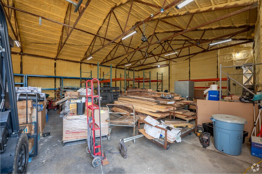 More Photos Of 1510 Amos Rd, Shelbyville Flex For Sale