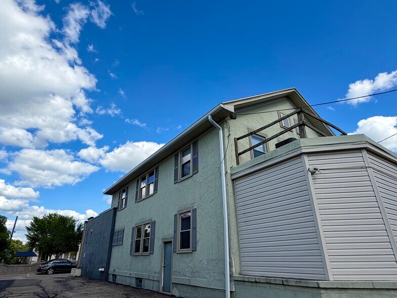 More Photos Of 2515 Far Hills Ave, Oakwood Restaurant For Lease