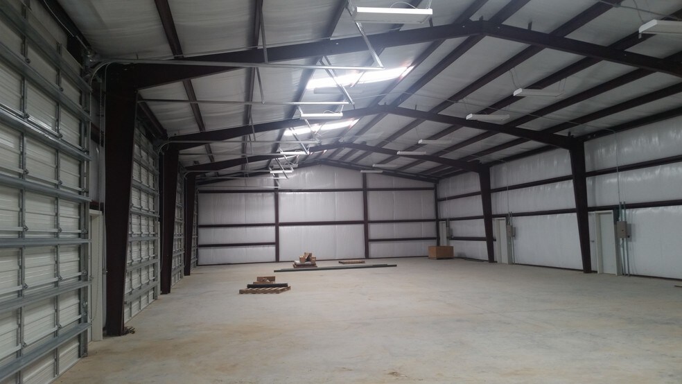 More Photos Of 878 Simpson St, Simpson Warehouse For Lease