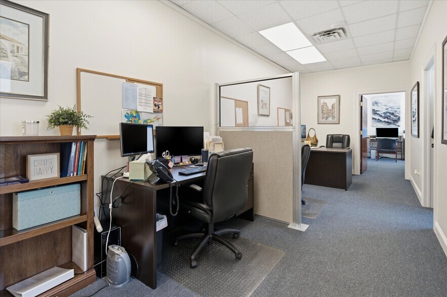 More Photos Of 1038 West Jericho Tpke, Smithtown Office For Sale