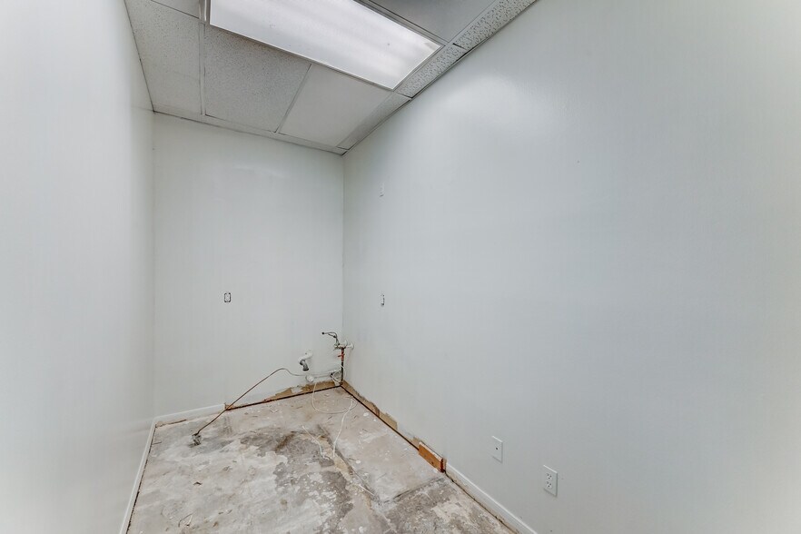 More Photos Of 14721 Pebble Bend Dr, Houston Medical For Lease