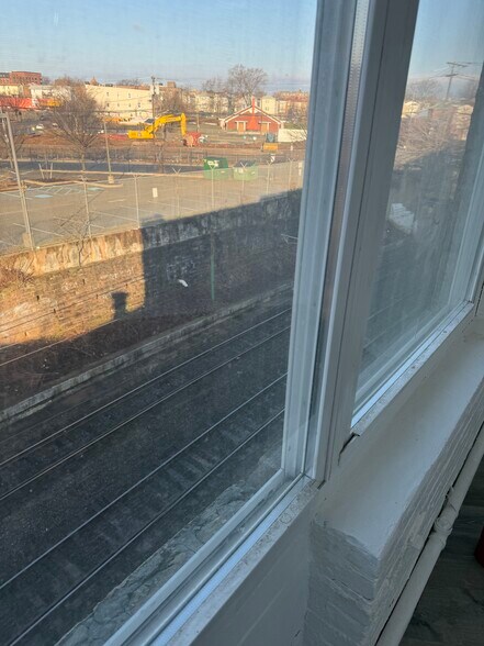 More Photos Of 60 Dickerson St, Newark Light Manufacturing For Lease