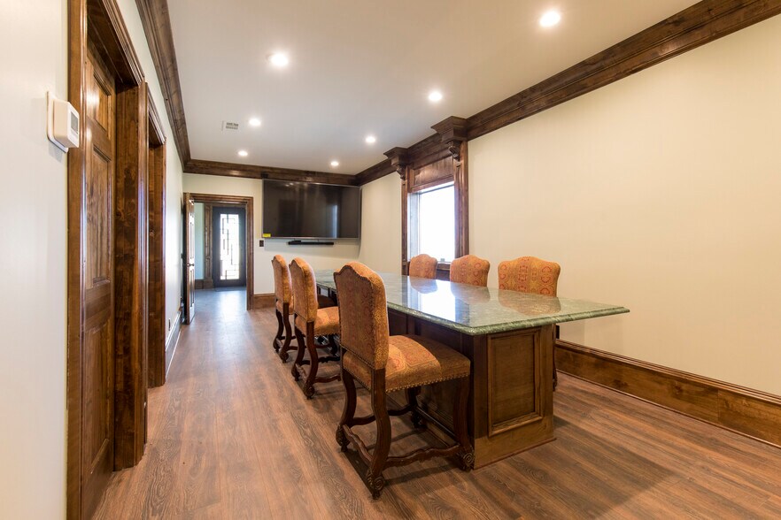 More Photos Of 636 W Tarrant Rd, Grand Prairie General Retail For Sale