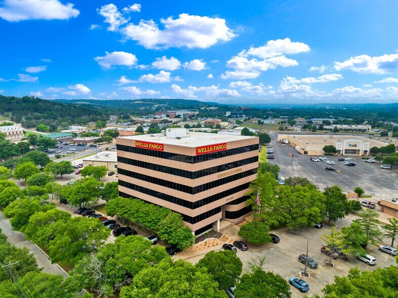 More Photos Of 222 S Sidney Baker St, Kerrville Office For Lease