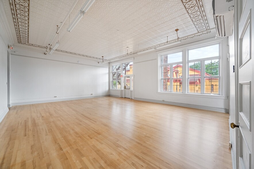 More Photos Of 236 Wall St, Kingston Specialty For Lease