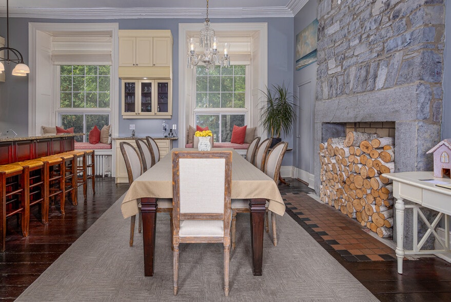 More Photos Of 8 Starr Pl, Kingston Hospitality For Sale