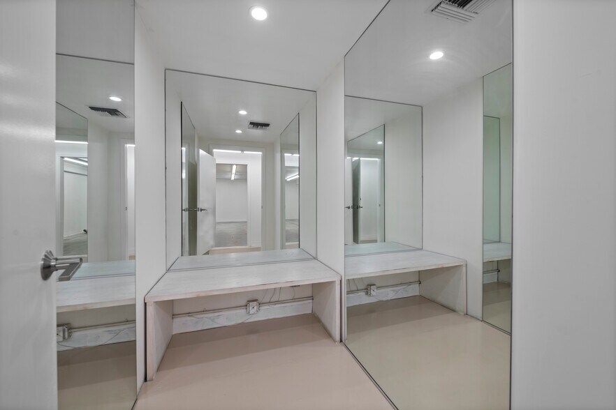 More Photos Of 11807 Santa Monica Blvd, Los Angeles Storefront For Lease