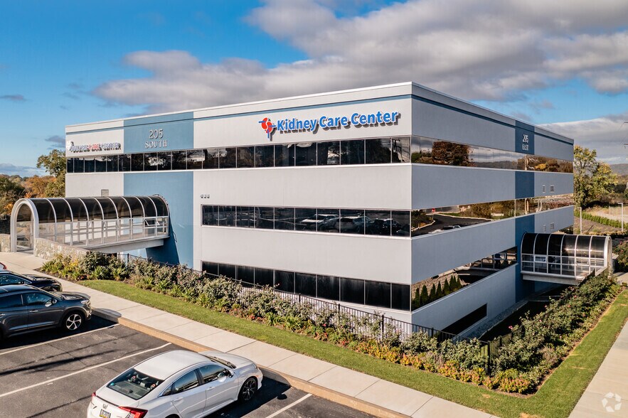 Primary Photo Of 205 Grandview Ave, Camp Hill Medical For Lease