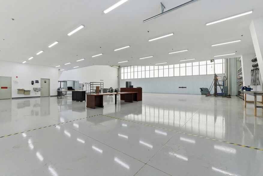 More Photos Of 8600 Airport Blvd, Leesburg Airplane Hangar For Sale