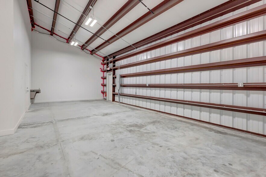 More Photos Of 3801-3815 Oleander Ave, Fort Pierce Warehouse For Lease