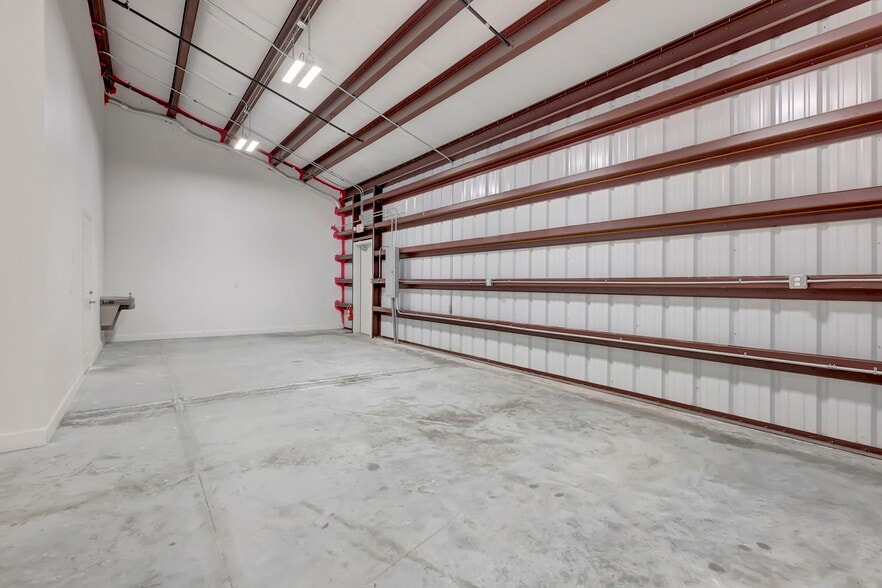 More Photos Of 3801-3815 Oleander Ave, Fort Pierce Warehouse For Lease