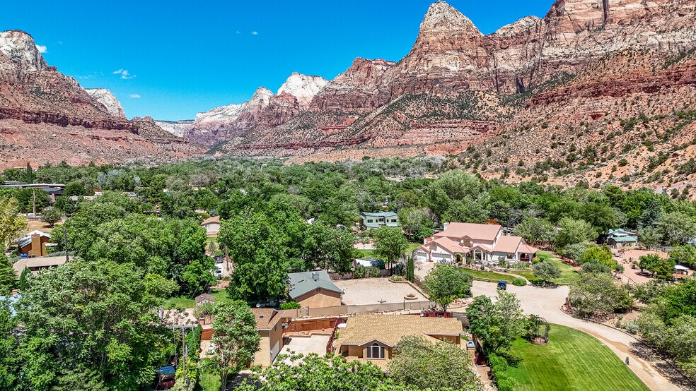 More Photos Of 29 Canyon View Dr, Springdale Hospitality For Sale