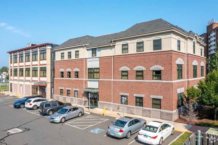 More Photos Of 893 Main St, East Hartford Medical For Lease