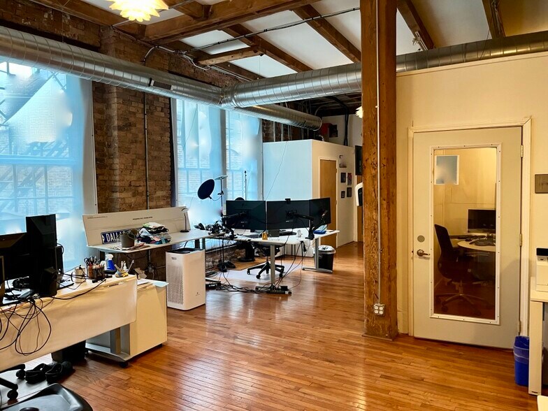 More Photos Of 415 N Sangamon St, Chicago Loft Creative Space For Lease