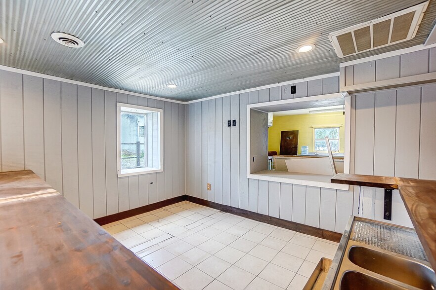 More Photos Of 6987 New Haven Rd, Harrison Restaurant For Sale