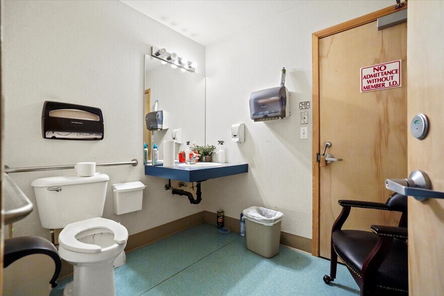 More Photos Of 171 Sunset Blvd, Cannon Beach Storefront Retail Residential For Sale