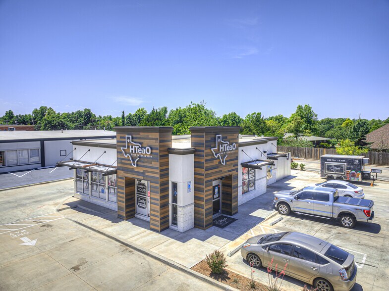 More Photos Of 10805 N May Ave, Oklahoma City Restaurant For Sale