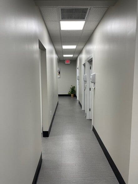 More Photos Of 31201 US Highway 19 N, Palm Harbor Medical For Lease