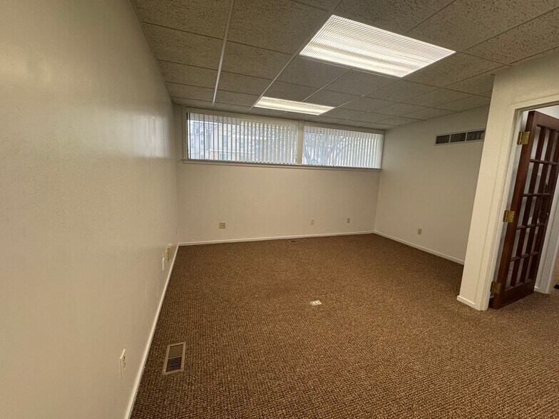 More Photos Of 500-516 W Court St, Flint Medical For Sale