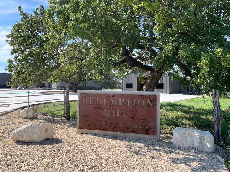 More Photos Of 606 Mill Run, Kerrville Warehouse For Lease