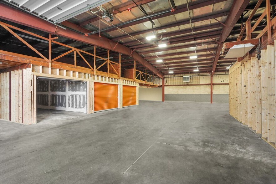 More Photos Of 6 Lark Industrial Pky, Greenville Self Storage For Lease