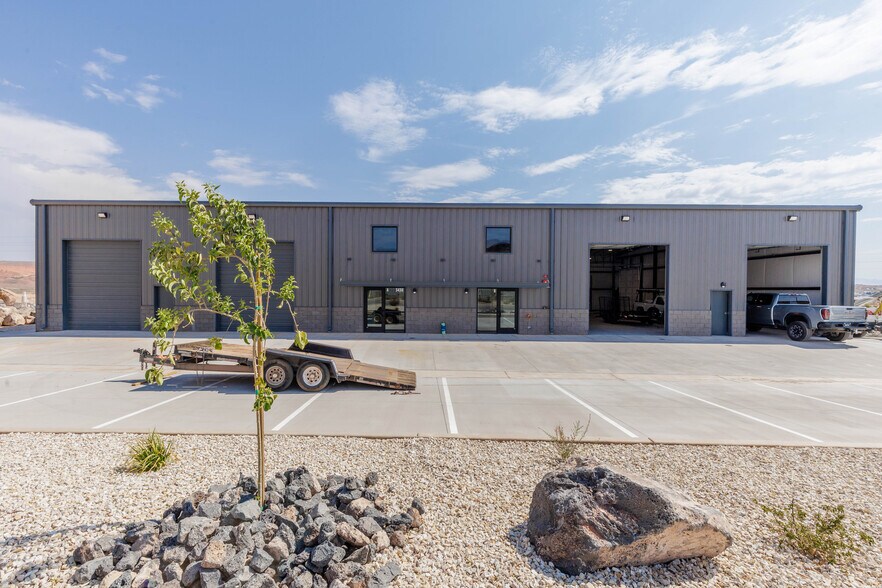 More Photos Of 3430 E Plant Dr, Washington Warehouse For Lease