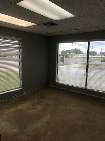 More Photos Of 13080 S Belcher Rd, Largo Office For Lease