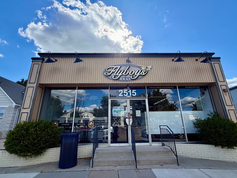 More Photos Of 2515 Far Hills Ave, Oakwood Restaurant For Lease