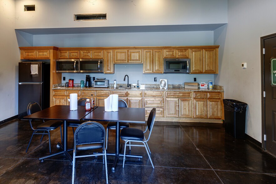 More Photos Of 540 Collins Park Dr, Antioch Industrial For Lease