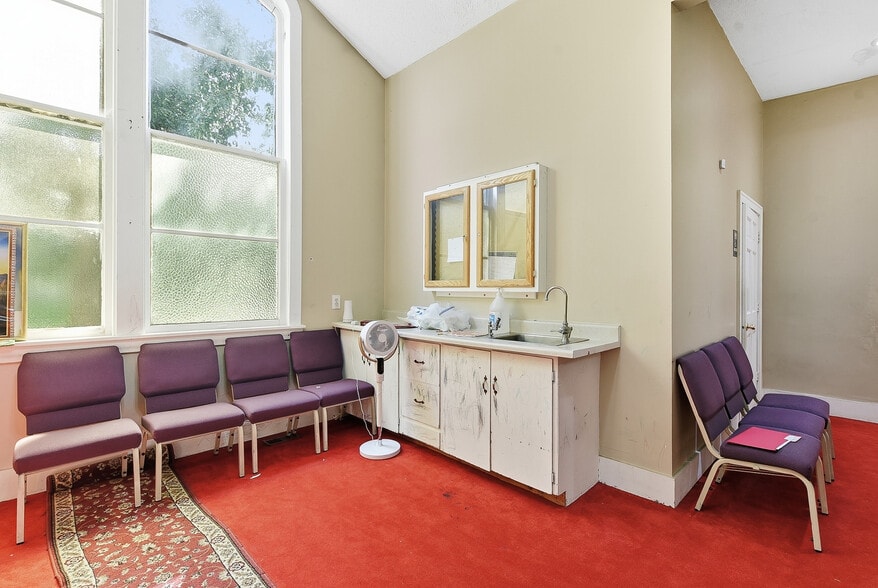 More Photos Of 4932 Ohio St, Omaha Religious Facility For Sale