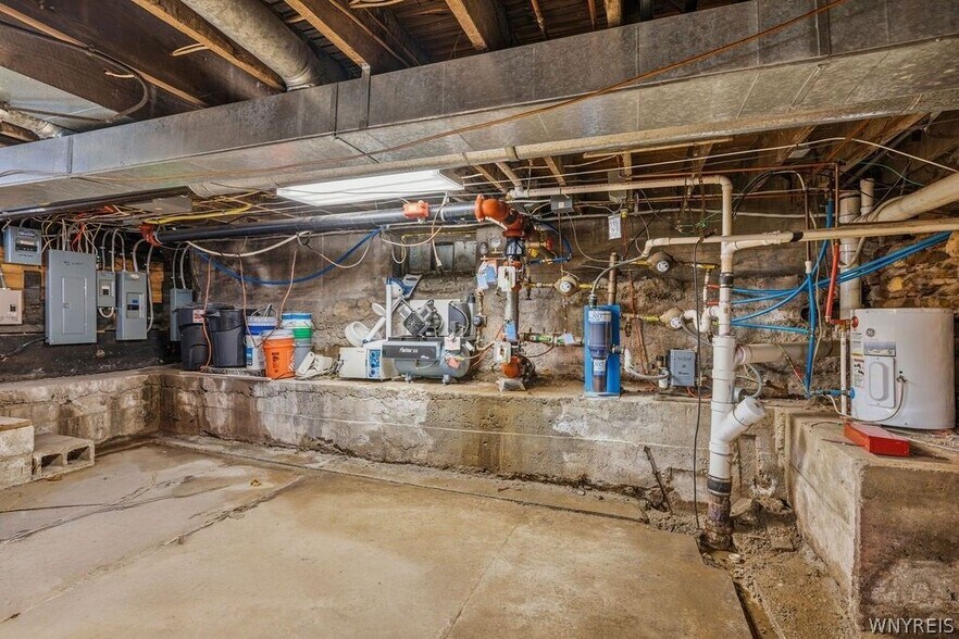 More Photos Of 259 Young St, Wilson Storefront Retail Residential For Sale