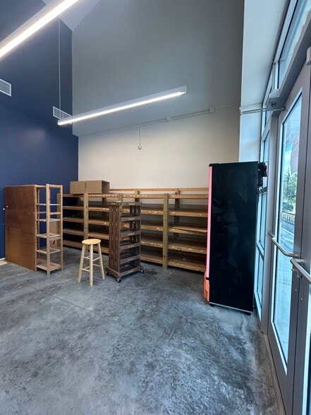 More Photos Of 5212 Bridge St, Tampa Storefront Retail Office For Lease