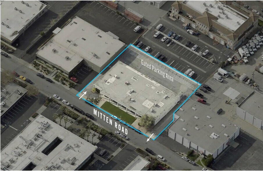 More Photos Of 838 Mitten Rd, Burlingame Flex For Lease