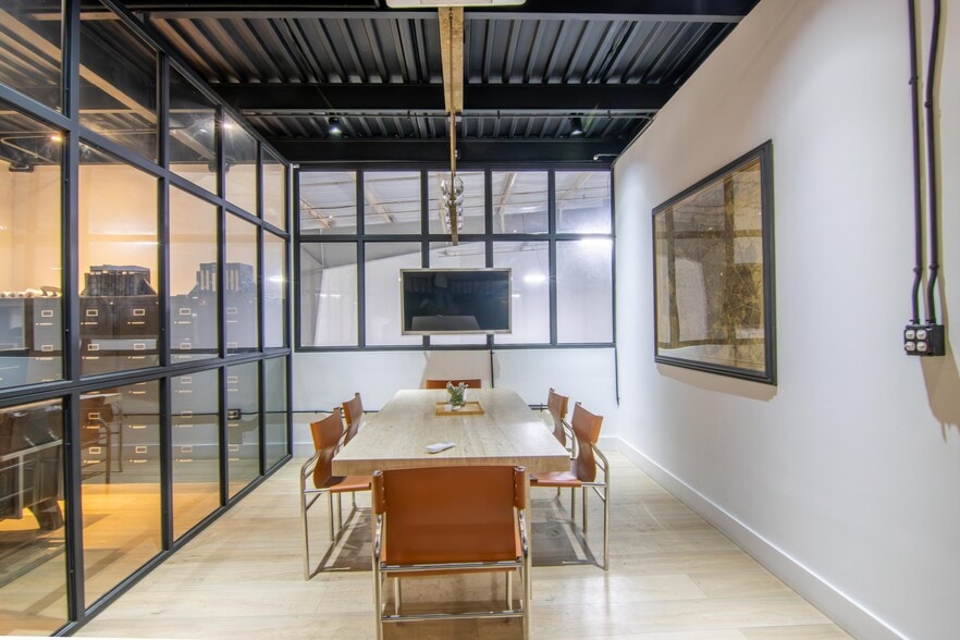 More Photos Of 1921 5th Ave S, Saint Petersburg Warehouse For Lease