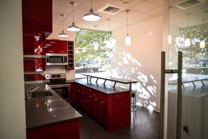 More Photos Of 950 Reserve Dr, Roseville Loft Creative Space For Lease