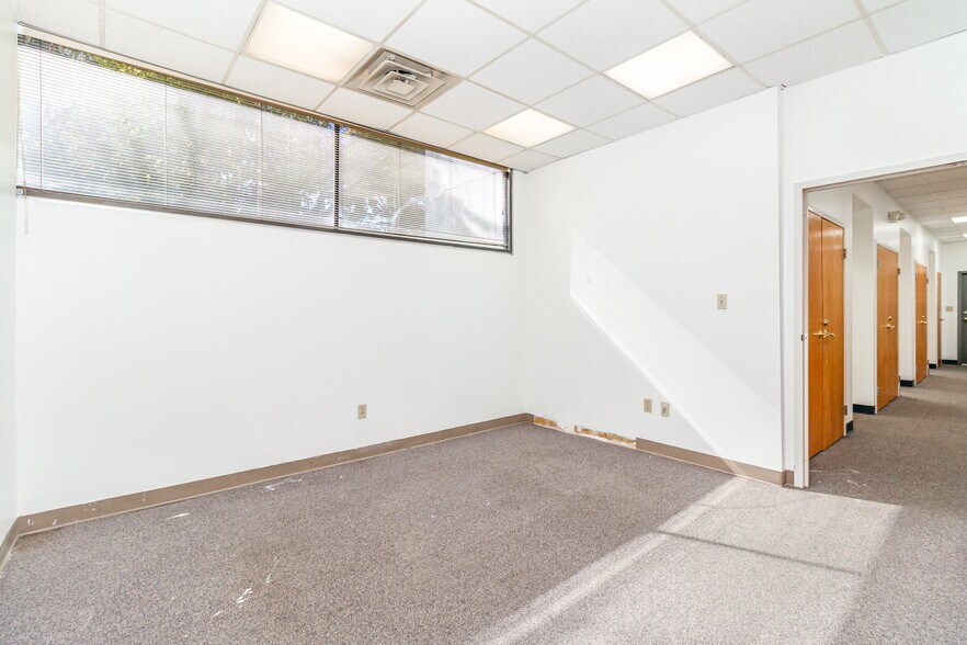 More Photos Of 10190-10198 Springfield Pike, Cincinnati Medical For Sale